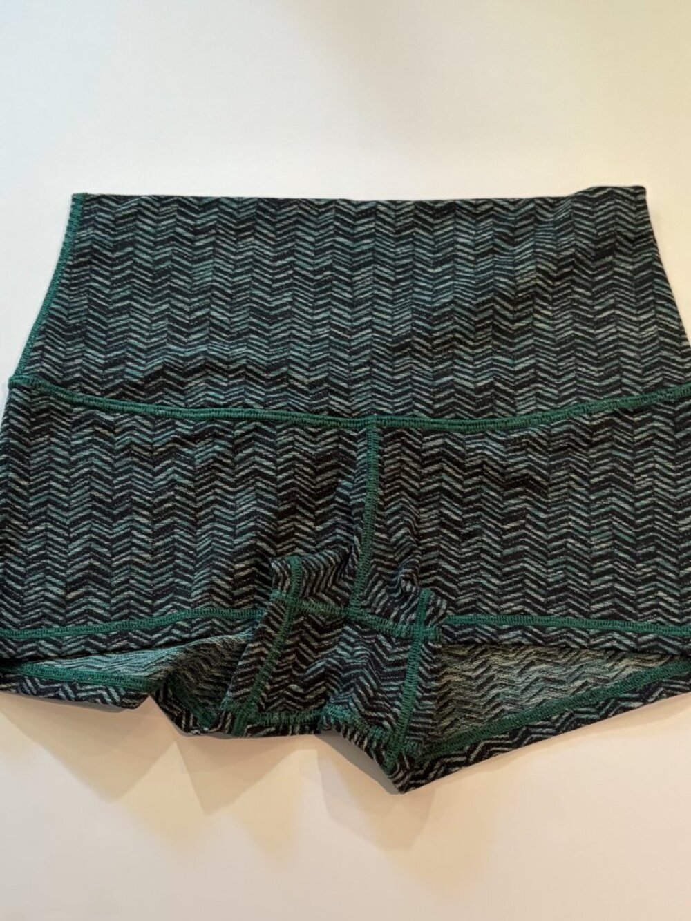 Lululemon Boogie Short (Roll Down) Irregular Spacebone Sea Mist Deep Green - Picture 2 of 6